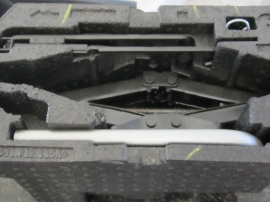 Volkswagen Jetta - JACK AND TOOLS - 4D0012219A